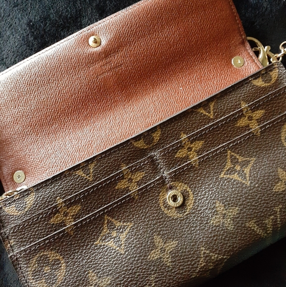 Authentic Louis Vuitton Monogram Sarah Wallet/Crossbody - Picture 5 of 12